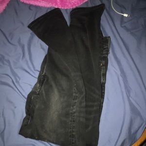 I’m selling these American eagle jeans